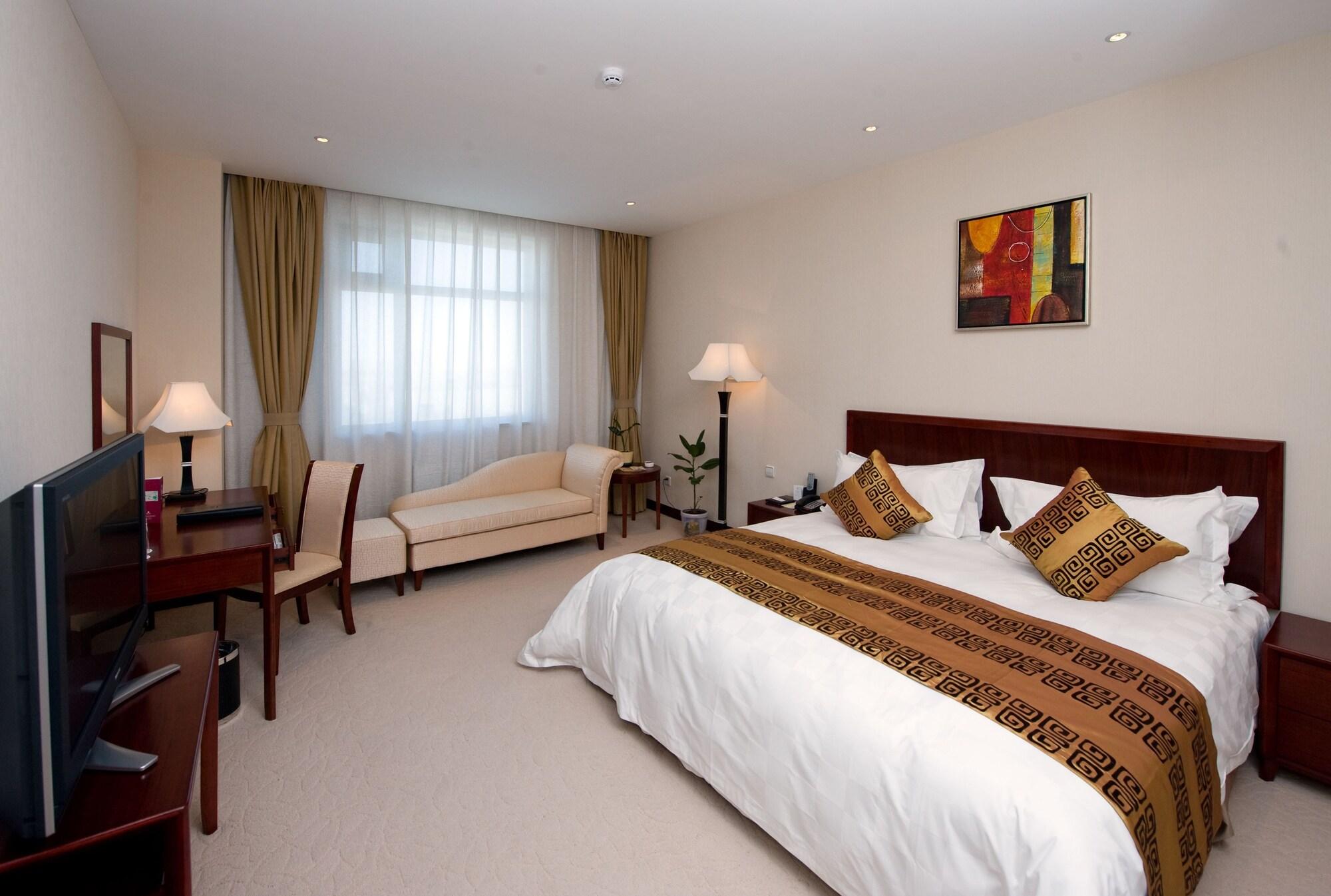Beijing Palace Soluxe Hotel Astana Exterior photo A bedroom at the hotel