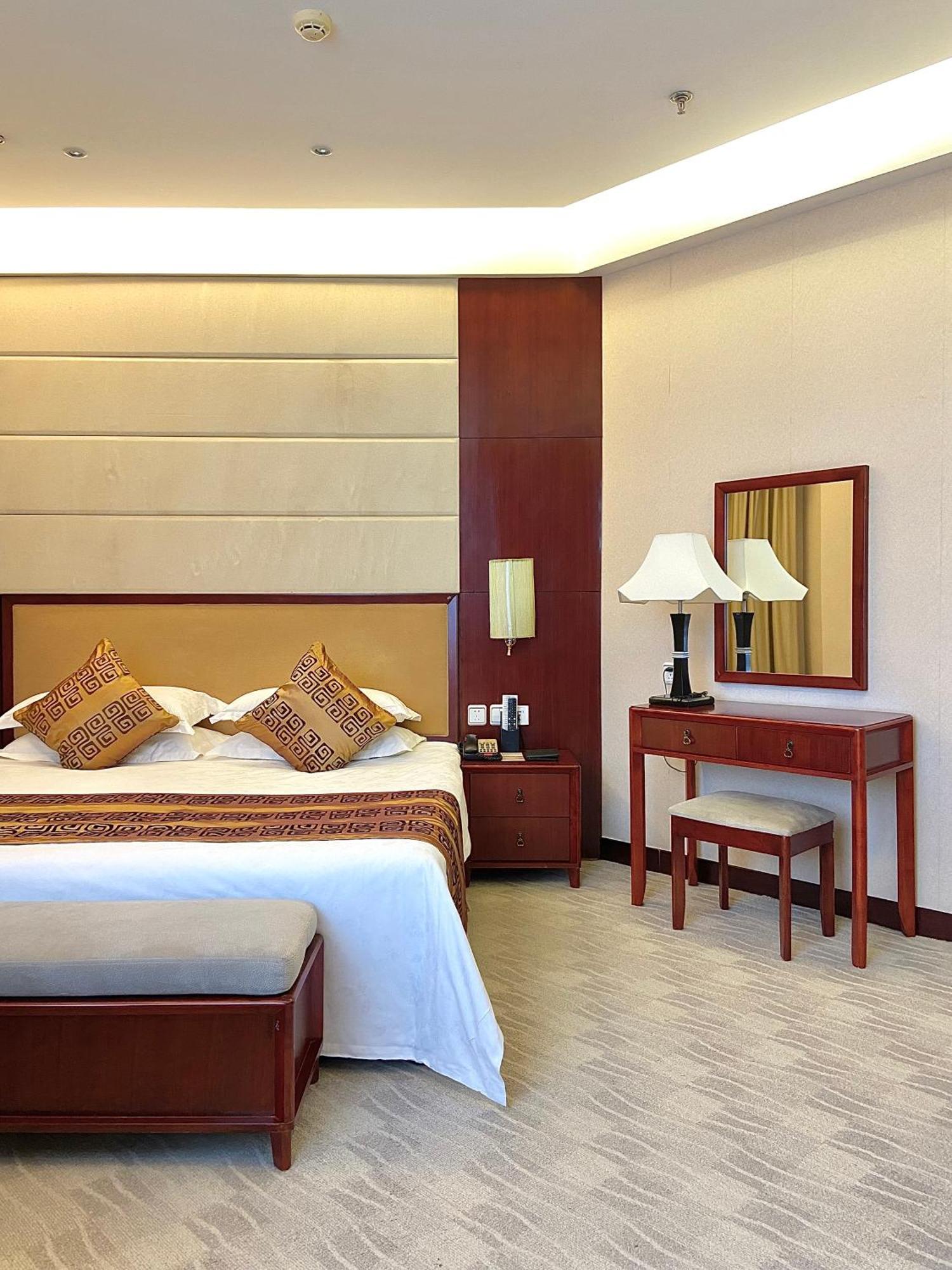 Beijing Palace Soluxe Hotel Astana Exterior photo A bedroom