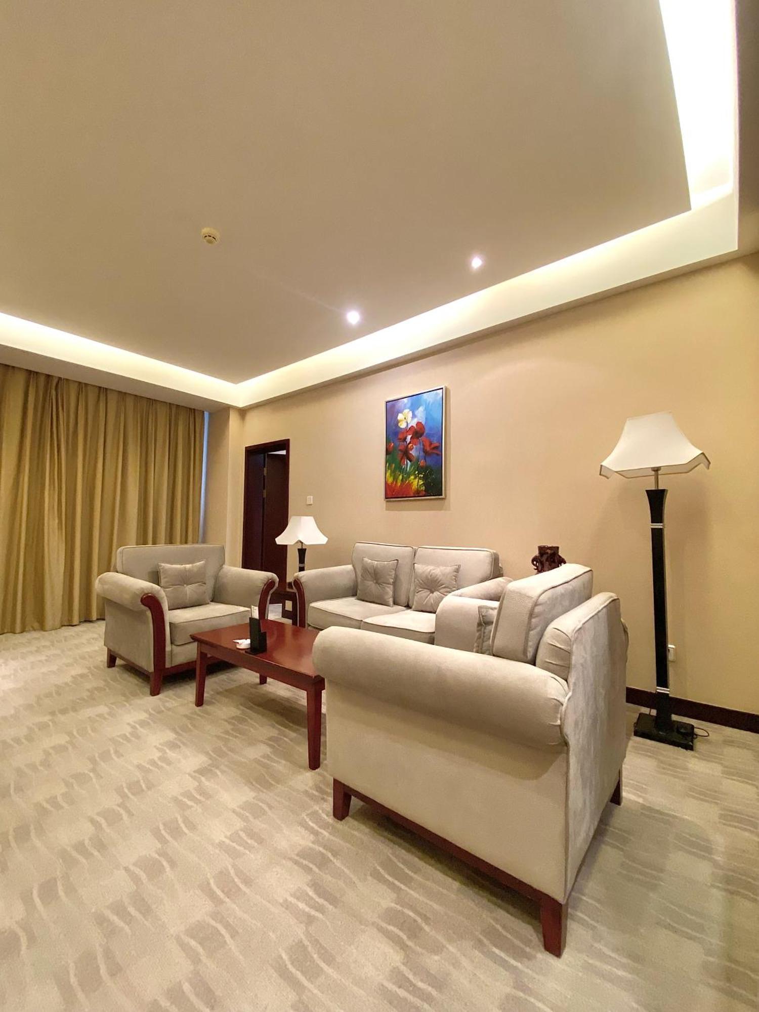 Beijing Palace Soluxe Hotel Astana Exterior photo A living room