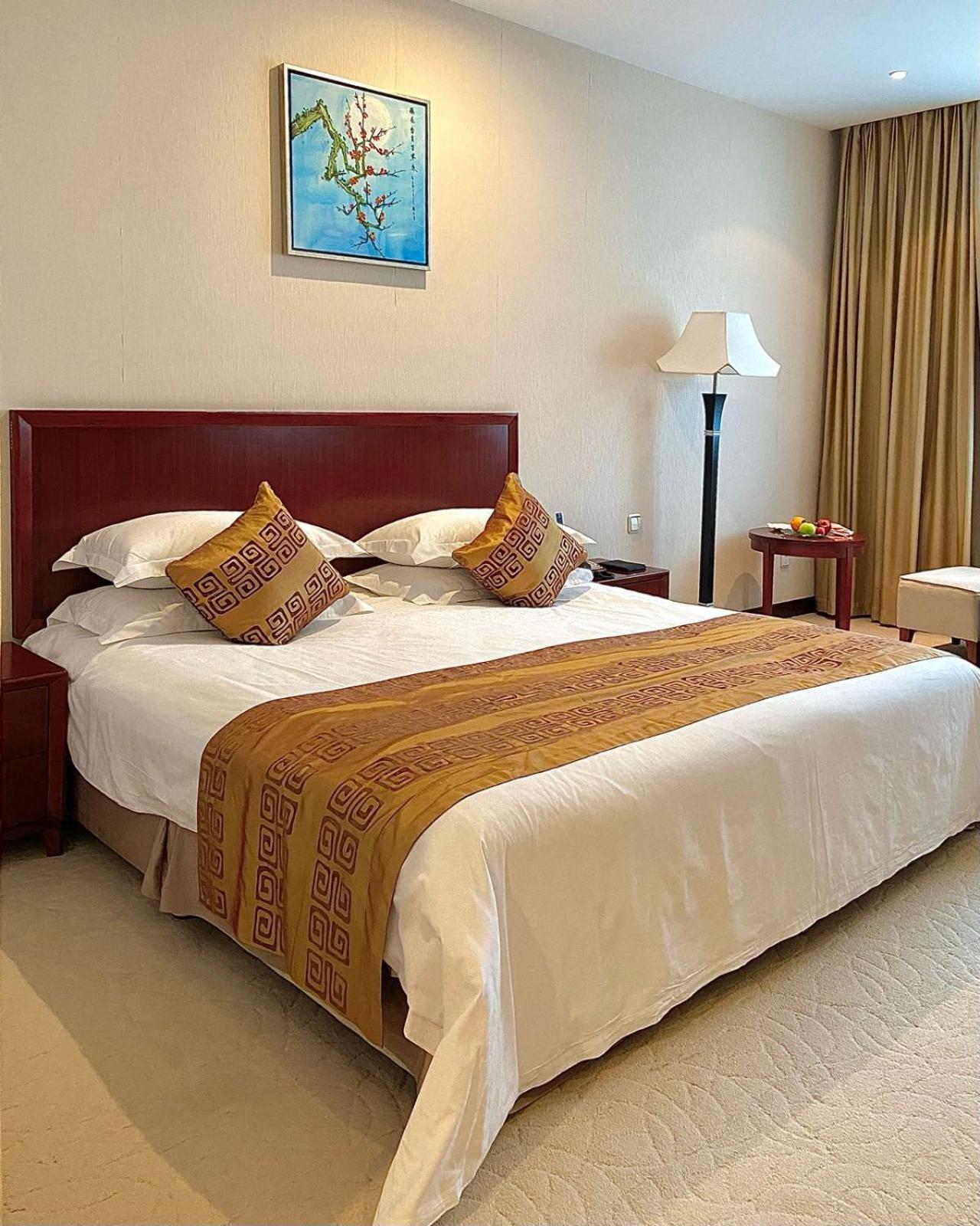 Beijing Palace Soluxe Hotel Astana Exterior photo A bed runner