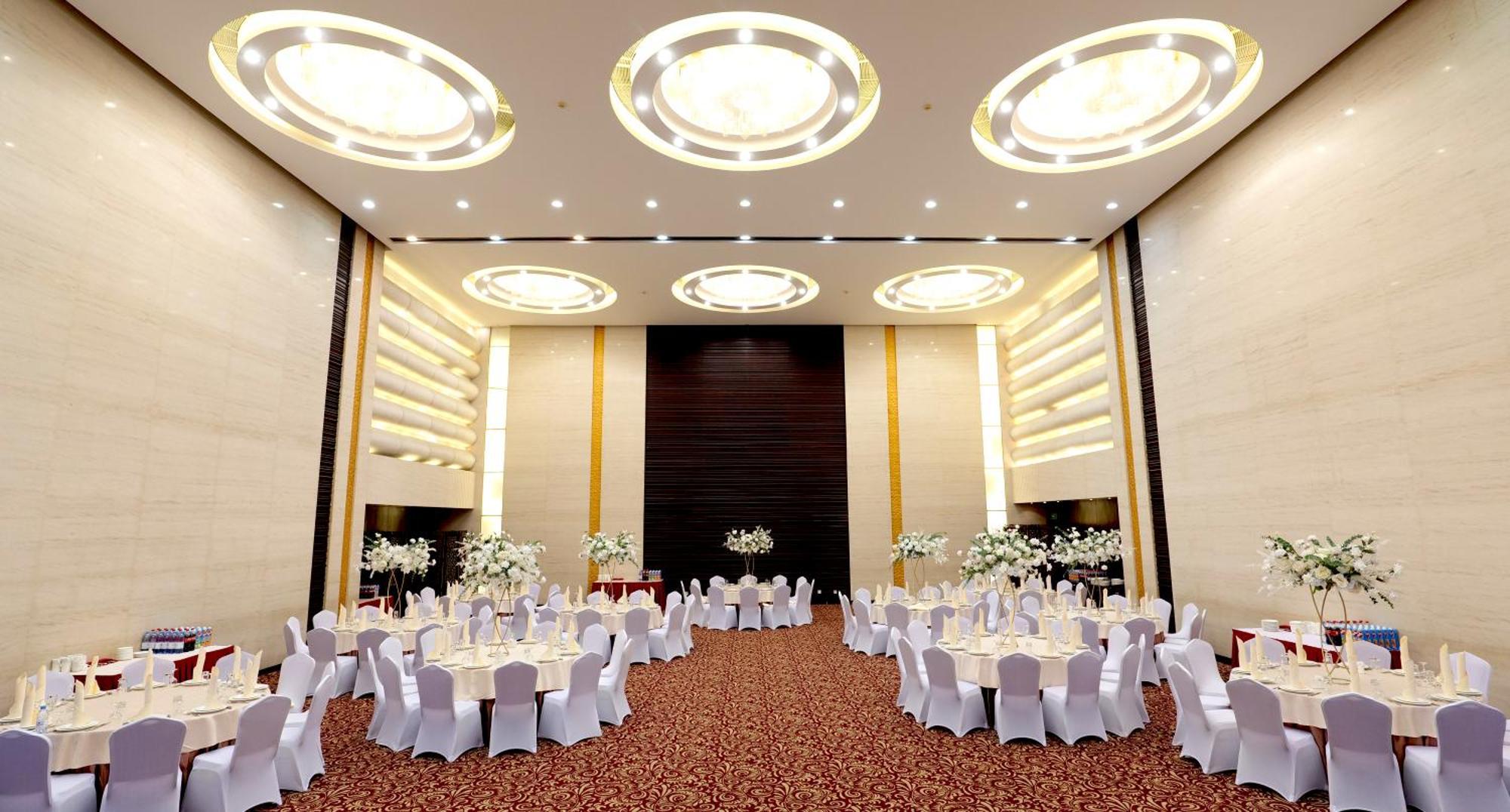 Beijing Palace Soluxe Hotel Astana Exterior photo The ballroom