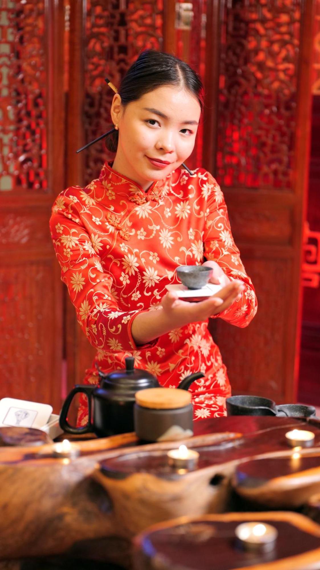 Beijing Palace Soluxe Hotel Astana Exterior photo A woman wearing a qipao