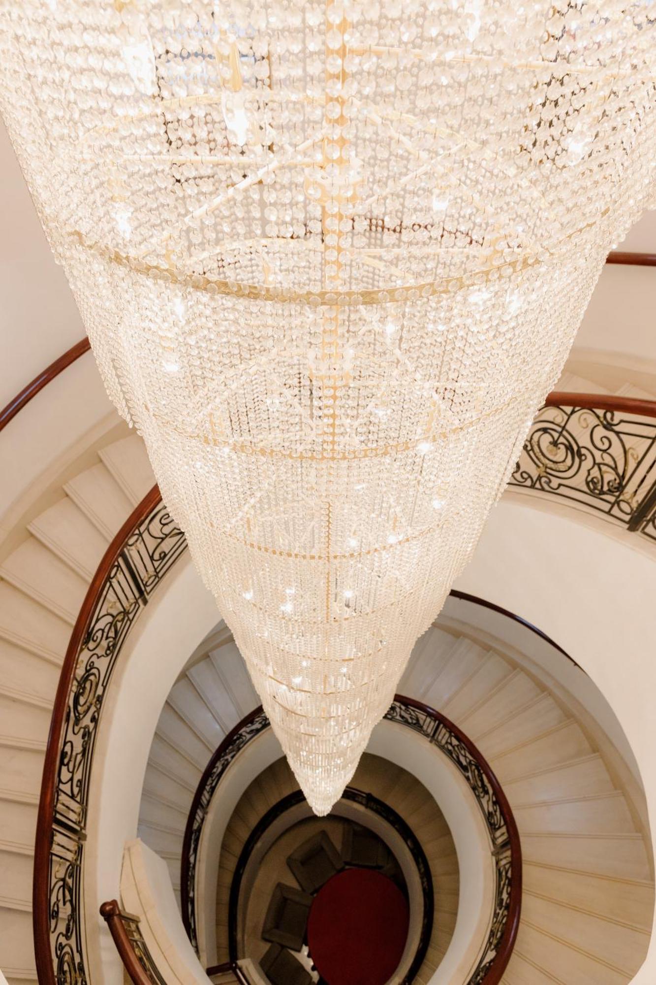 Beijing Palace Soluxe Hotel Astana Exterior photo The staircase and chandelier