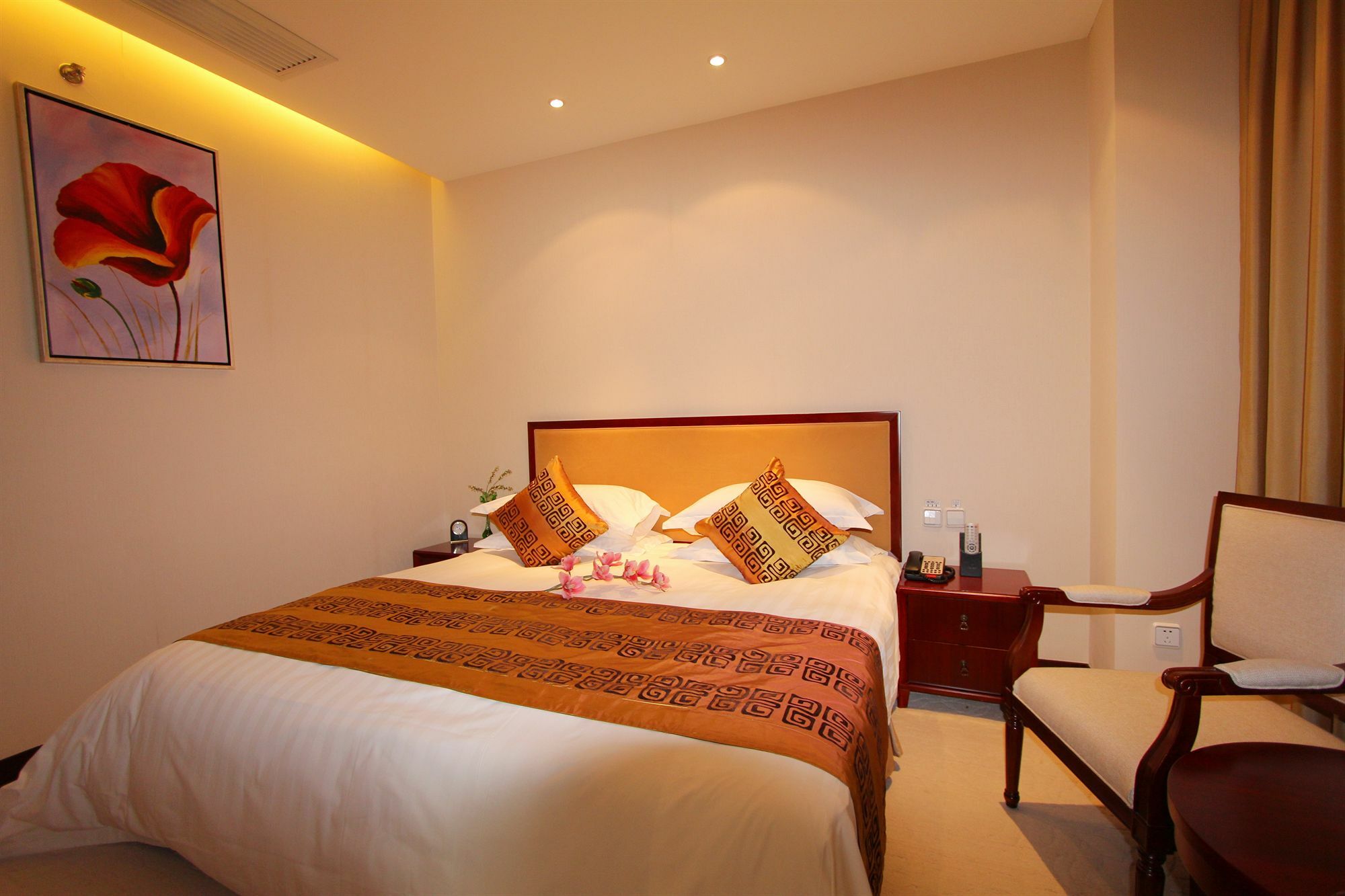 Beijing Palace Soluxe Hotel Astana Exterior photo A bedroom at the hotel